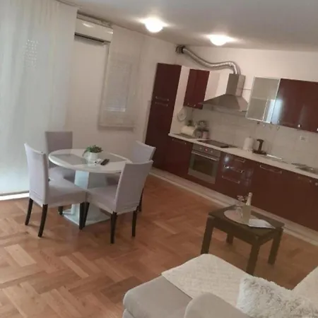 Waterloo Apartment *