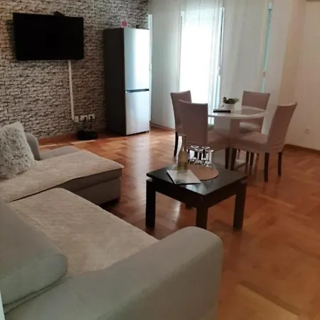 Waterloo Apartment Split